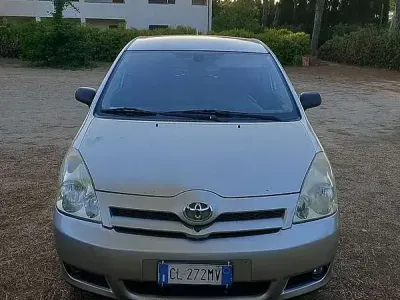 Usata Toyota Corolla 110 CV (80 kW) 2004 Argento Station wagon