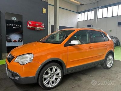 Usata VW Polo Cross 69 CV (50 kW) 2006 Arancione Utilitaria