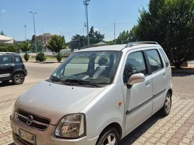 Usata Opel Agila Comfort 75 CV (55 kW) 2003 Argento Monovolume