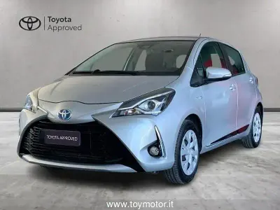 Usata Toyota Yaris Active 101 CV (74 kW) 2018 Grigio Utilitaria