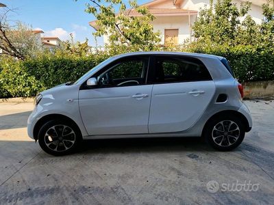 Usata Smart ForFour 71 CV (52 kW) 2016 Bianco Utilitaria