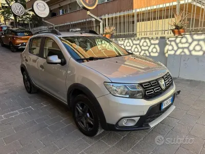 Usata Dacia Sandero 90 CV (66 kW) 2017 Grigio Utilitaria