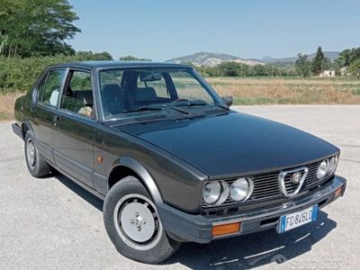 Usata Alfa Romeo Alfetta 130 CV (95 kW) 1984 Grigio Berlina