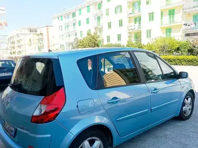 Usata Renault Scénic II 106 CV (77 kW) 2007 Bluazzurro Monovolume