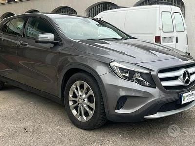 Usata Mercedes GLA180 109 CV (80 kW) 2015 Grigio SUV