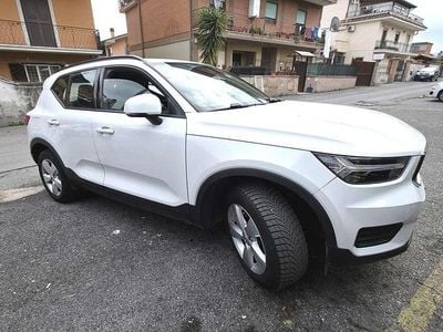 Usata Volvo XC40 Momentum 129 CV (94 kW) 2020 Bianco SUV