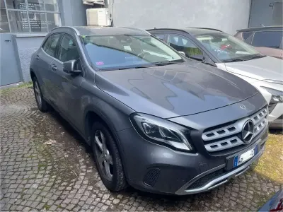 Begagnad Mercedes GLA180 122 HK (89 kW) 2020 Grå SUV