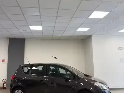 Usata Opel Meriva Design Edition 101 CV (74 kW) 2016 Grigio Monovolume