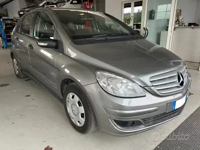 Usata Mercedes B150 95 CV (69 kW) 2005 Grigio Monovolume