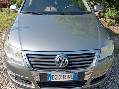 Usata VW Passat 105 CV (77 kW) 2010 Grigio Berlina