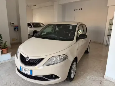 Usata Lancia Ypsilon Platinum 69 CV (50 kW) 2016 Bianco Utilitaria