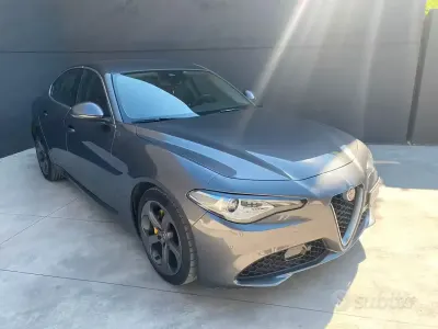 Usata Alfa Romeo Giulia 190 CV (139 kW) 2019 Grigio Berlina