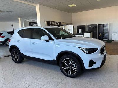 Nouvelle Volvo XC40 Core 163 ch (119 kW) 2025 Bleue SUV