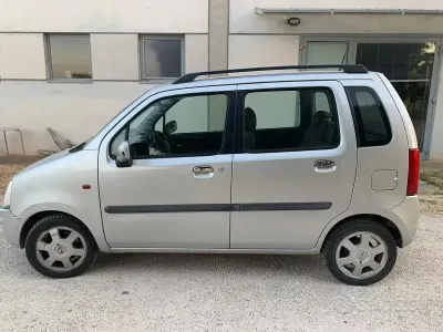 Usata Opel Agila 75 CV (55 kW) 2003 Giallo Monovolume