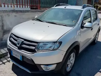 Begagnad Dacia Sandero 90 HK (66 kW) 2013 Grå Sedan