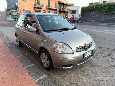Usata Toyota Yaris Sol 65 CV (47 kW) 2004 Grigio Berlina