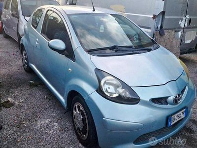 Usata Toyota Aygo 67 CV (49 kW) 2006 Grigio Utilitaria
