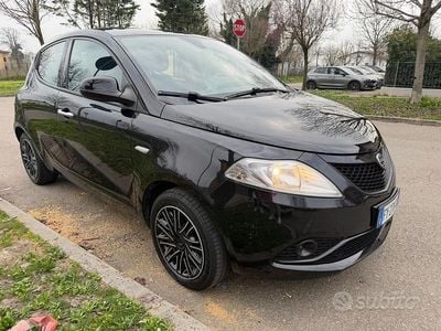 Usata Lancia Ypsilon Gold 69 CV (50 kW) 2019 Nero Utilitaria