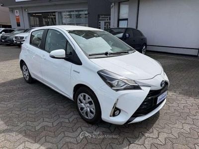 Usata Toyota Yaris Hybrid Active 73 CV (53 kW) 2020 Bianco Berlina