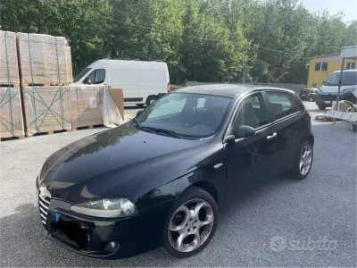 Usata Alfa Romeo 147 120 CV (88 kW) 2005 Utilitaria