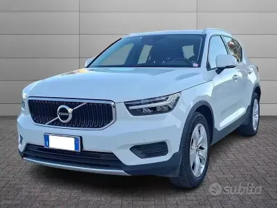 Usata Volvo XC40 Momentum 150 CV (110 kW) 2019 Bianco SUV