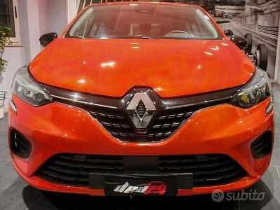 Usata Renault Clio V Equilibre 100 CV (73 kW) 2023 Arancione Berlina