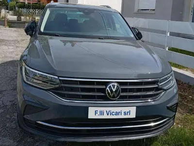 Usata VW Tiguan Life 150 CV (110 kW) 2021 Dolphin grey metallizzato SUV