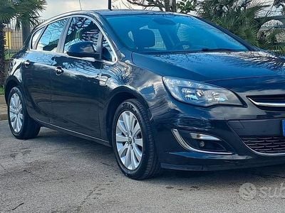 Usata Opel Astra Cosmo 110 CV (80 kW) 2013 Nero Berlina