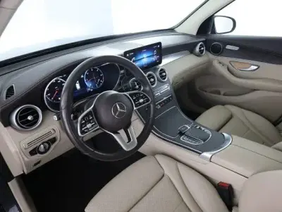 Käytetty Mercedes GLC300 244 HP (179 kW) 2020 Musta