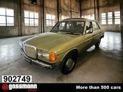 Usata Mercedes 200 109 CV (80 kW) 1983 Verde Berlina