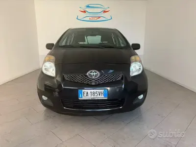 Usata Toyota Yaris Sol 69 CV (50 kW) 2010 Nero Utilitaria