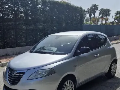 Usata Lancia Ypsilon 69 CV (50 kW) 2012 Grigio Utilitaria