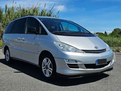 Begagnad Toyota Previa 156 HK (114 kW) 2004 Silver Minibuss