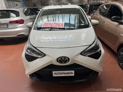 Usata Toyota Aygo Connect Style 71 CV (52 kW) 2021 Bianco Utilitaria