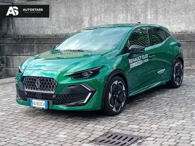 Usata Renault Clio V Techno 109 CV (80 kW) 2025 Verde assoluto Berlina