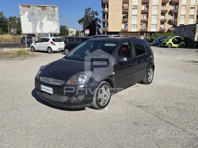 Usata Ford Fiesta 68 CV (50 kW) 2008 Grigio Utilitaria