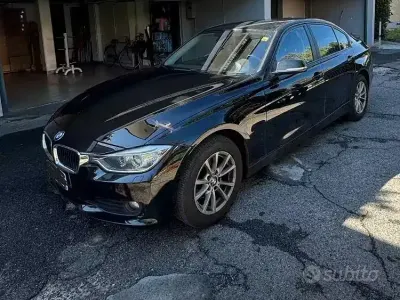 Usata BMW 318 Efficient Dynamics 143 CV (105 kW) 2013 Nero Berlina