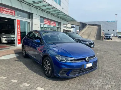 Usata VW Polo Life 95 CV (69 kW) 2021 Blu Utilitaria