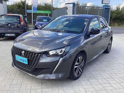 Usata Peugeot 208 Allure 101 CV (74 kW) 2023 Grigio Utilitaria
