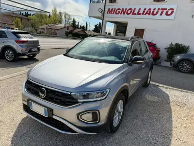 Usata VW T-Roc Life 110 CV (80 kW) 2022 Grigio SUV