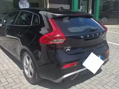 Usata Volvo V40 120 CV (88 kW) 2015 Nero Station wagon