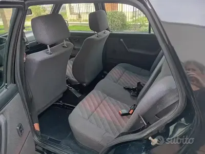 Begagnad VW Golf II GTI 111 HK (81 kW) 1990 Svart Halvkombi