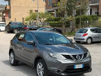Usata Nissan Qashqai 131 CV (96 kW) 2017 Grigio SUV