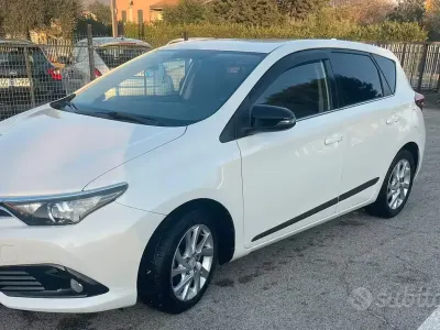 Usata Toyota Auris 112 CV (82 kW) 2016 Bianco Berlina