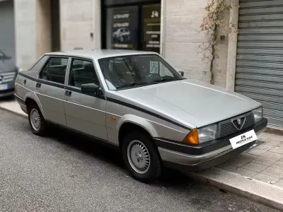 Usata Alfa Romeo 75 110 CV (80 kW) 1987 Grigio Berlina