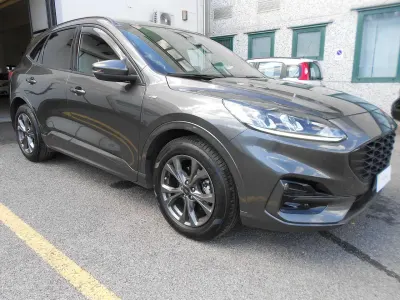 Usata Ford Kuga ST-Line 152 CV (111 kW) 2022 Grigio scuro metallizzato SUV