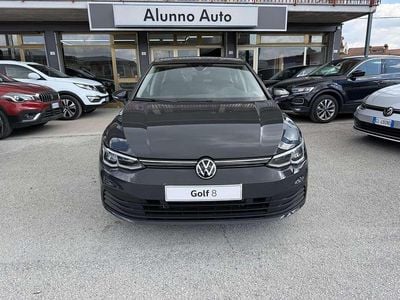Begagnad VW Golf VIII Life 131 HK (96 kW) 2021 Grå Sedan
