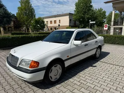 Usata Mercedes C180 Classic 122 CV (89 kW) 1995 Berlina