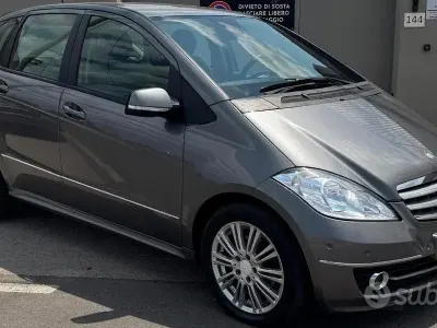 Usata Mercedes A200 Premium 140 CV (102 kW) 2010 Grigio SUV