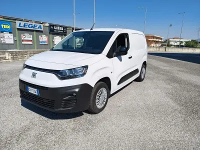 Usata Fiat Doblò 100 CV (73 kW) 2023 Bianco Monovolume